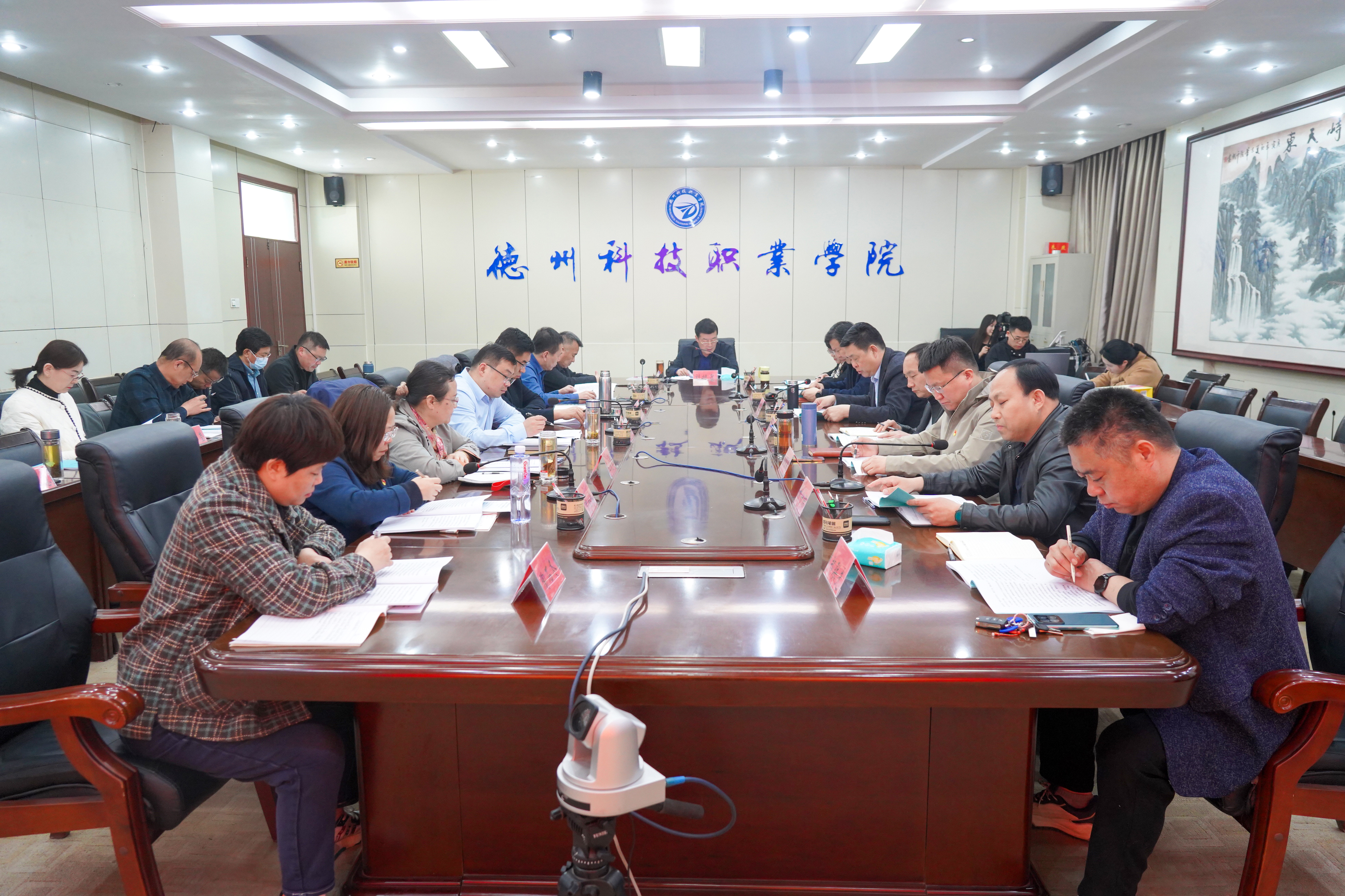 学院党委开展3月份党委理论学习中心组（扩大）集体学习和专题研讨
